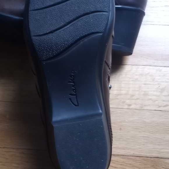 Shoes - Picture 4 of 5